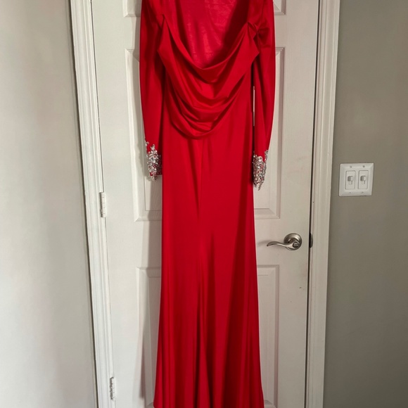 Gorgeous Red Mermaid Gown New With Tags!!!!! - Picture 2 of 4